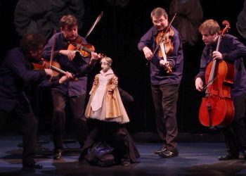 Jeune public_Maitre Haydn Seigneur Riquet_Theatre Louis Jouvet Rethel_c_CIE Emilie Valantin_szenik