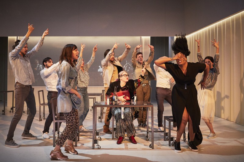 Theatre_Une femme se deplace_La Filature_c-Christophe Raynaud de Lage_szenik