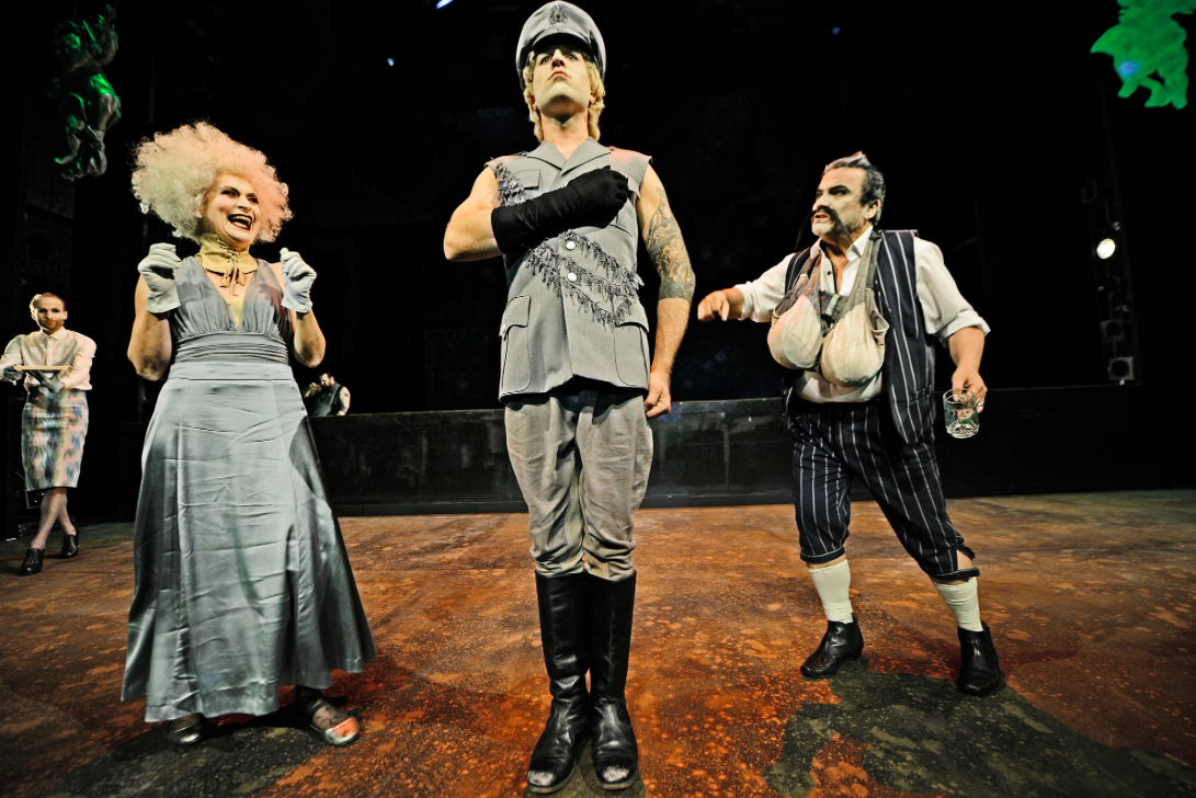 Theater_Geschichten aus dem Wiener Wald_Staatstheater Mainz_szenik_c_Andreas Etter