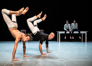 Performance_red-haired-man_Alexander-Vantournhout_Manege-Reims_Kaserne-Basel_c_Bart-Grietens_szenik