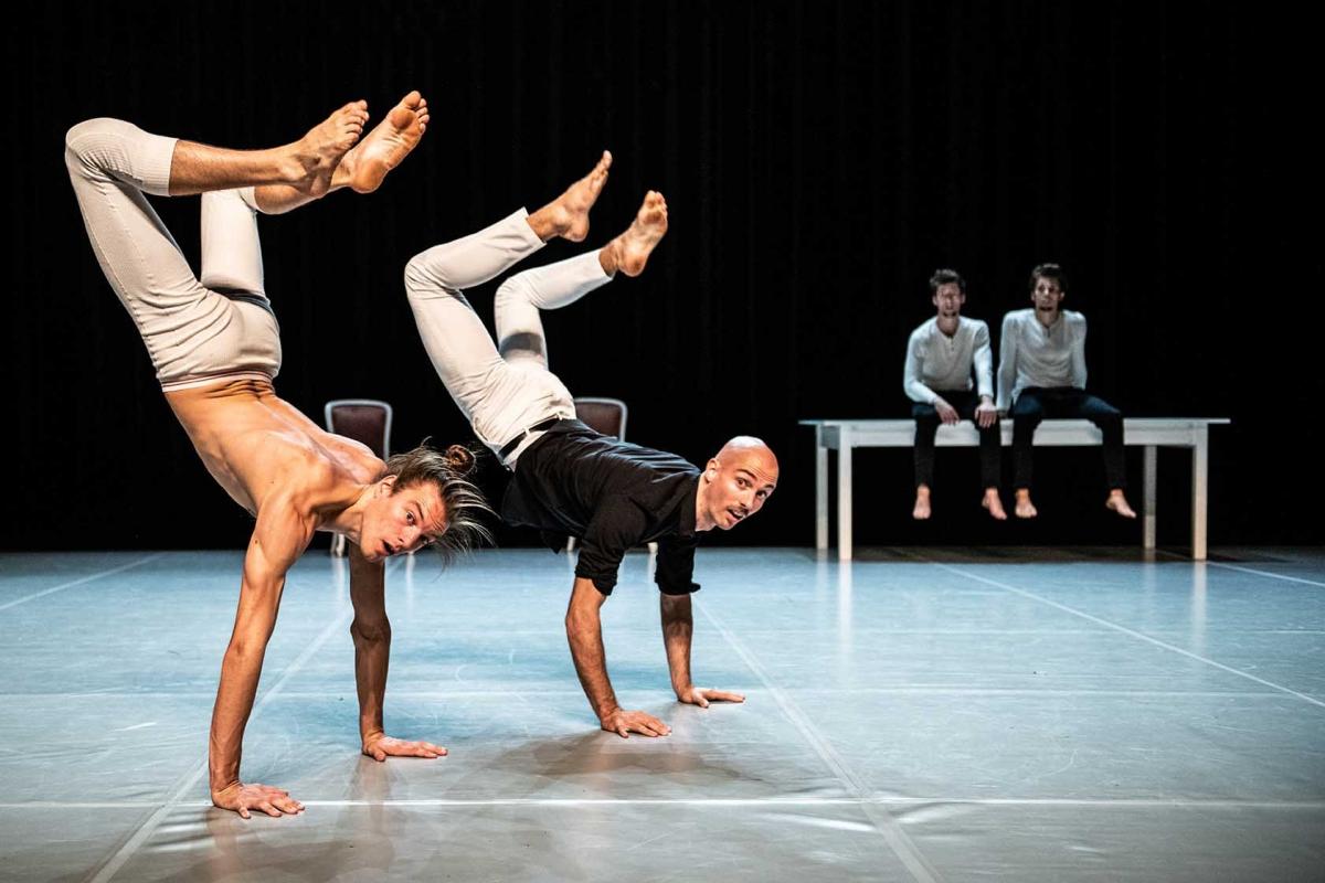 Performance_red-haired-man_Alexander-Vantournhout_Manege-Reims_Kaserne-Basel_c_Bart-Grietens_szenik
