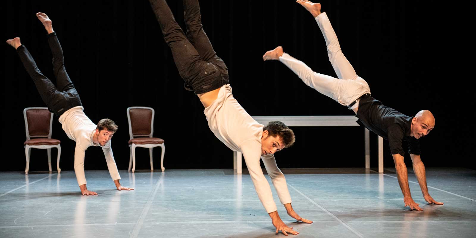 Performance_red-haired-man_Alexander-Vantournhout_Manege-Reims_Kaserne-Basel_c_Bart-Grietens_szenik