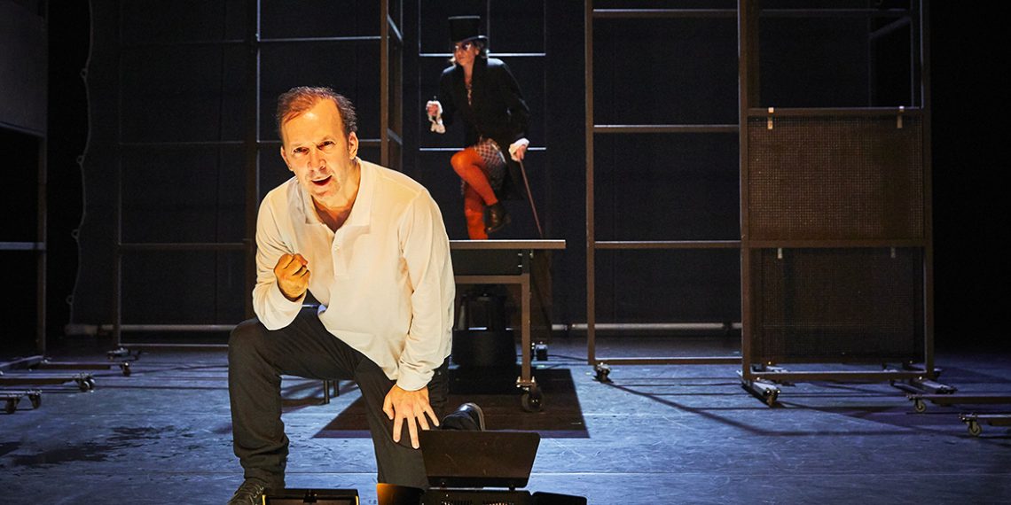 Theatre_Presque Egal_c_Christophe Raynaud de Lage-Nancy_szenik