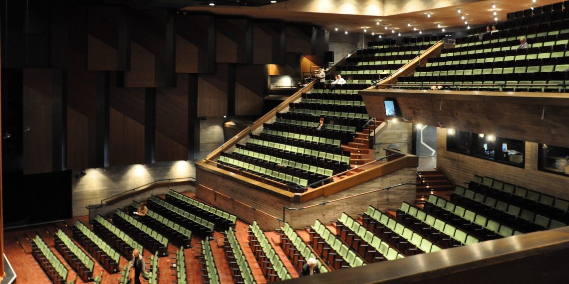 1600-Karlsruhe_Staatstheater_Großes_Haus_innen_szenik-stelle copie