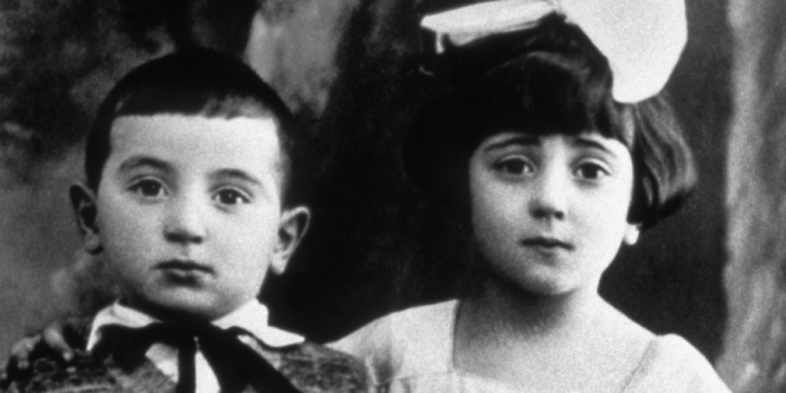 Theatre_Aznavour_Archives-famille-Aznavour-Photographie-d’Aïda-et-Charles-en-1927_Theatres-de-la-Ville-de-Luxembourg_szenik