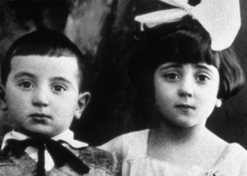 Theatre_Aznavour_Archives-famille-Aznavour-Photographie-d’Aïda-et-Charles-en-1927_Theatres-de-la-Ville-de-Luxembourg_szenik
