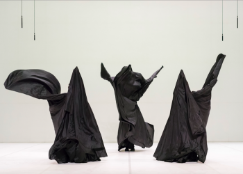 TANZ_BOMBYX MORI_KASERNE BASEL_C_Martin Argyroglo_SZENI
