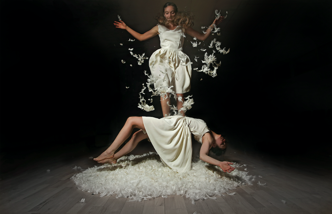LOOSTIK_SZENIK_Plume_copyright_Ernest Sarino Mandap