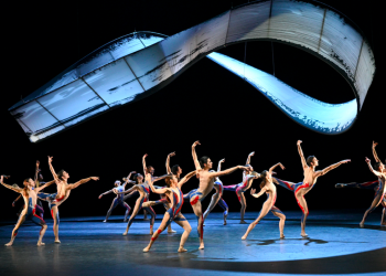 TANZ_SEID UMSCHLUNGEN_BADISCHES STAATSTHEATER KARLSRUHE_C_JOCHEN KLENK_KARLSRUHE_SZENIK