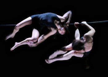 CIRQUE_AUTOUR-DU-DOMAINE_TJP-STRASBOURG_C_Vasil-Tasevski_SZENIK