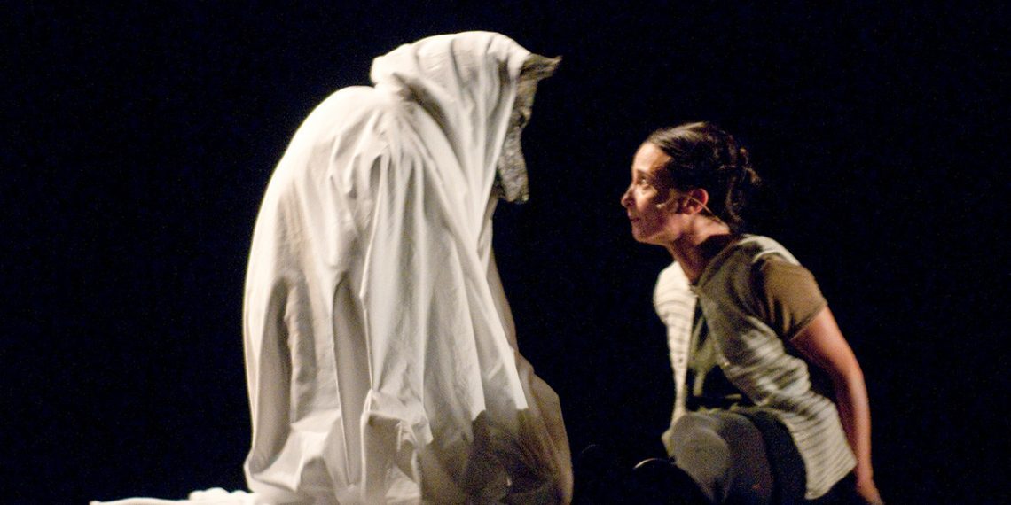 JEUNE-THEATRE_PCHAPERON-ROUGE_POMMERAT_COMEDIE-DE-COLMAR_C_Elisabeth-Carecchio_SZENIK