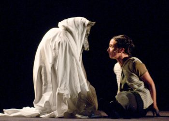 JEUNE-THEATRE_PCHAPERON-ROUGE_POMMERAT_COMEDIE-DE-COLMAR_C_Elisabeth-Carecchio_SZENIK