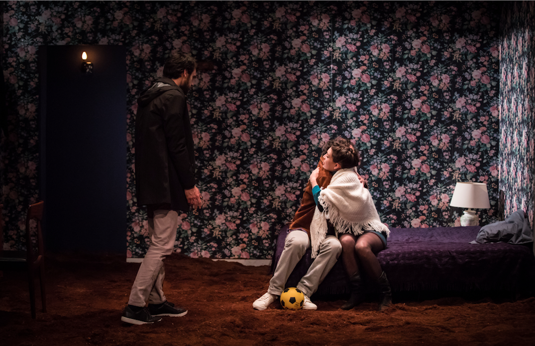 THEATRE_NOS SOLITUDES_DELPHINE HECQUET_C_SIMON GOSSELIN_COMEDIE DE REIMS_SZENIK