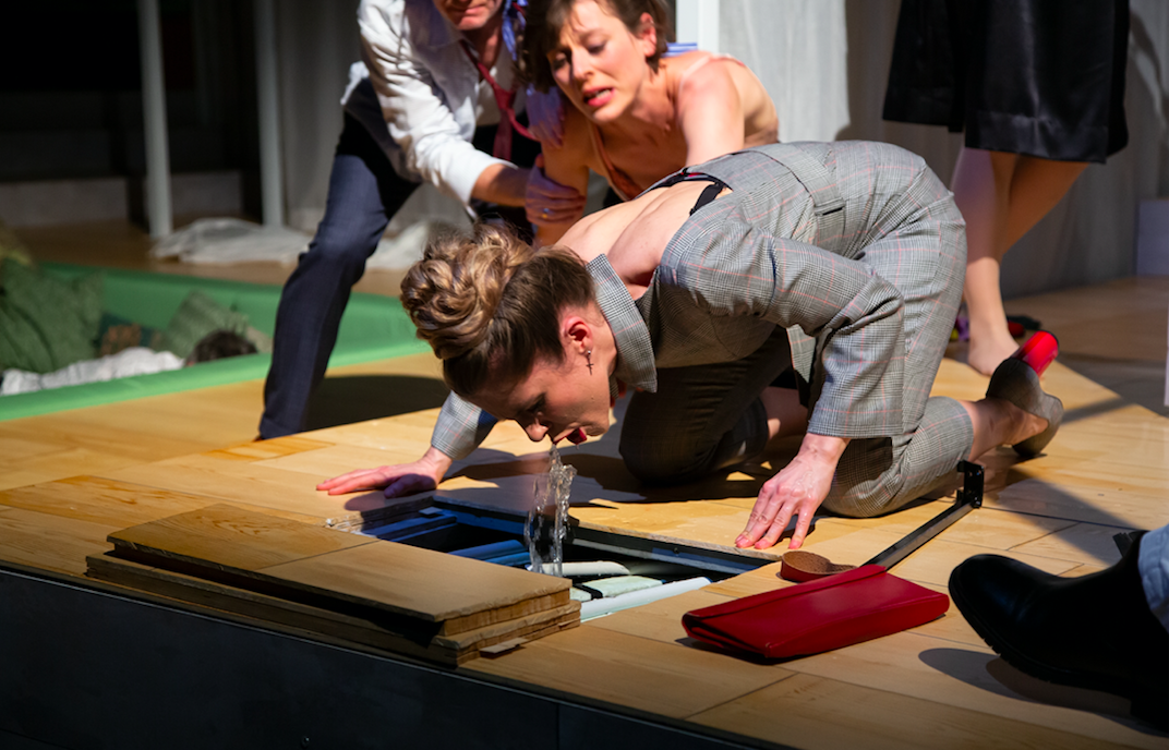 THEATER_DER WÜRGEENGEL_THEATER FREIBURG_C_LAURA NICKEL_SZENIK