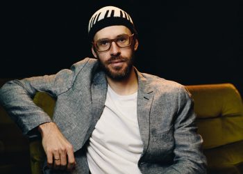 David-Helbock-C-Joanna-Wizmur_BURGHOF LORRACH_THEATERHAUS STUTTGART_SZENIK