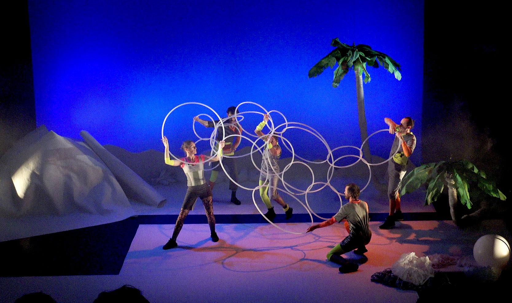 CIRQUE_Majipoor_les objets volants_szenik