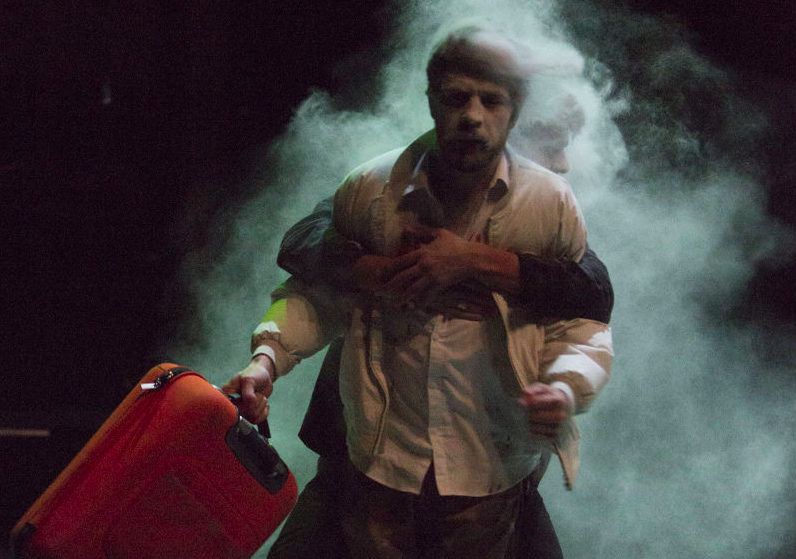 theatre_un homme qui fume_nest theatre_thionville_c_Nicolas Joubard_szenik