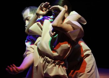 danse_glitch_c_Laetitia Bica_theater freiburg_brigittines_bruxelles_szenik