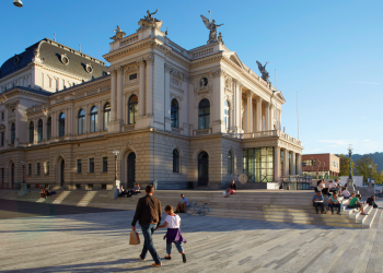 OPER_DIE CSARDASFUERSTIN_OPERNHAUS ZURICH_C_DOMINIC BUETTNER_SZENIK