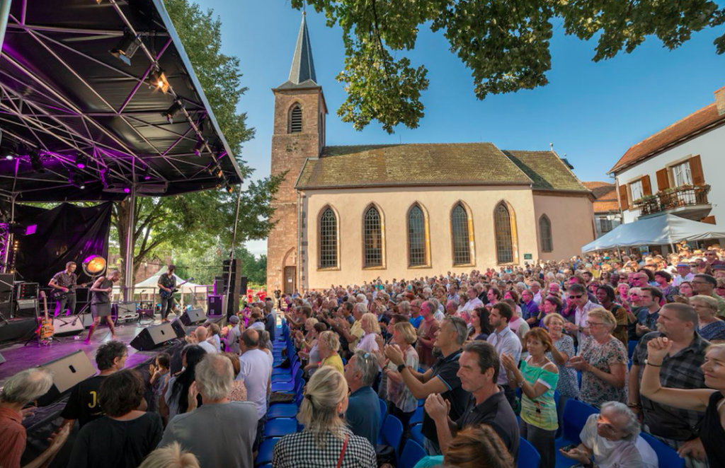 ©Festival Au Grès du Jazz, scène du IN place Jerri Hans, La Petite-Pierr....jpg