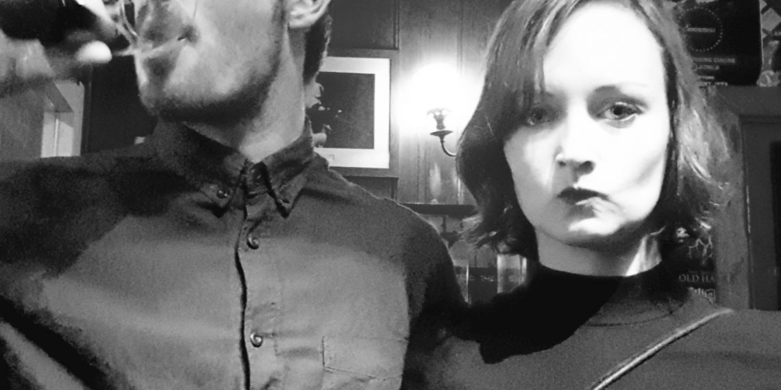 NTM-Schauspielerin Annemarie Brüntjen feiert Band-Debüt mit Wohnzimmerkonzert bei digitaler Mannheim Music Week