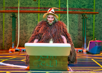 DER RAUBER HOTZENPLOTZ-C-INGO HOEHN-THEATER BASEL-SZENIK