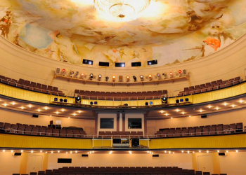 Das Saarländische Staatstheater sucht Komparsen für das Musical EVITA