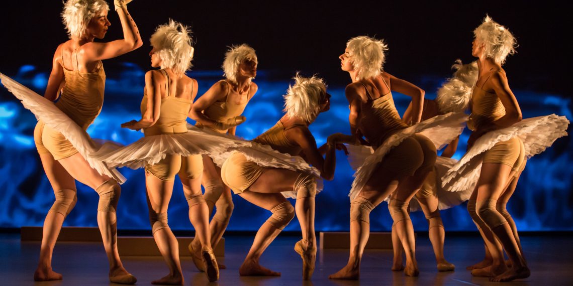 Gauthier Dance//Dance Company Theaterhaus Stuttgart: Zwei Golden Prague Awards für „The Dying Swans Project“