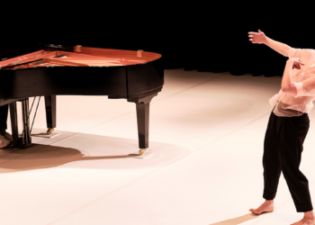 AMOUR-S, Lorsque l&rsquo;amour vous fait signe, suivez-le…