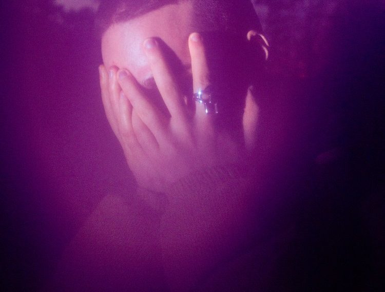 Le rappeur bruxellois Avishaï sort son nouveau single « May »