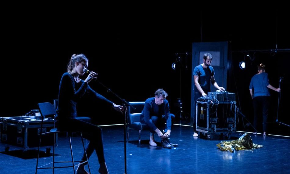 All (à la lisière)