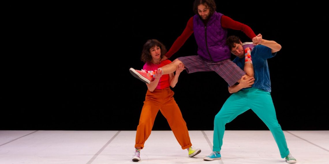 Les jambes à son cou