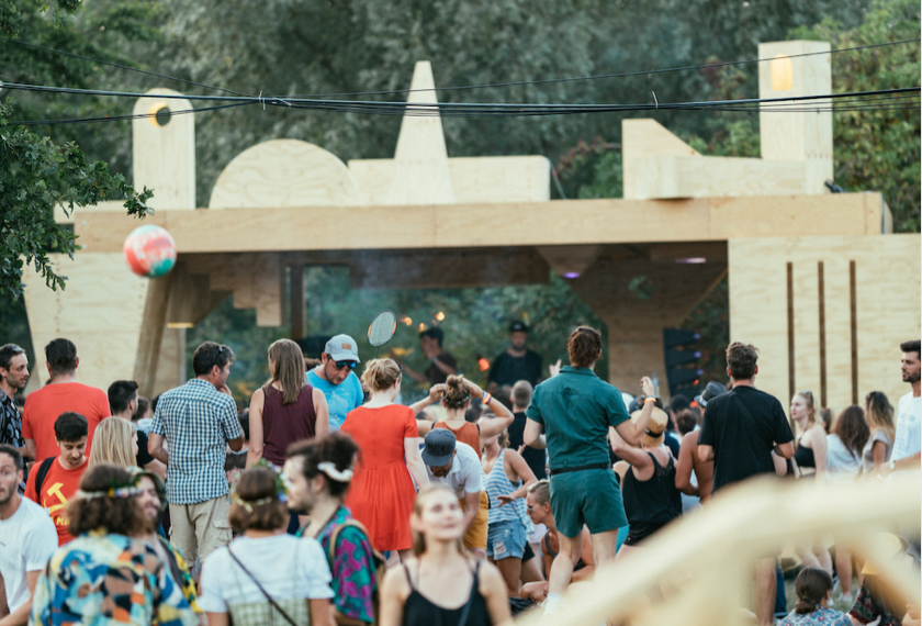 Appel à candidature : Longevity recherche le concepteur ou la conceptrice de la scène principale de sa 10e édition