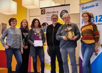 Überzwerg-Theater am Kästnerplatz in Saarbrücken: Erlös der Adventslesungen 2023 über 2.200 € geht an das Kinderbildungszentrum Malstatt