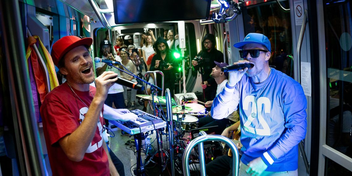 Le groupe franco-allemand Zweierpasch sort le film de son concert dans le tramway de Strasbourg !