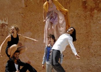 Parfois ils crient contre le vent