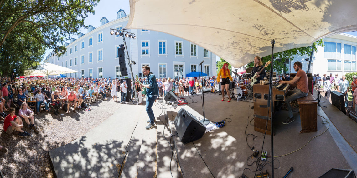 Sonntags ans Schloß