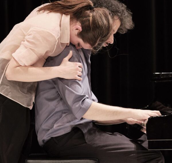 AMOUR-S Lorsque l’amour vous fait signe, suivez-le…