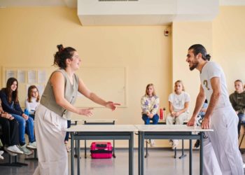 Klassenzimmerstück Raumrauschen von Matin Soofipour Omam erhält Deutschen Kindertheaterpreis 2024 