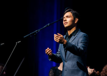 Dennis Orellana aus Honduras gewinnt den 1. Farinelli-Wettbewerb für Countertenöre im Rahmen der 47. Internationalen Händel-Festspiele Karlsruhe 2025