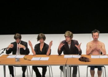 LE CABARET DISCRÉPANT