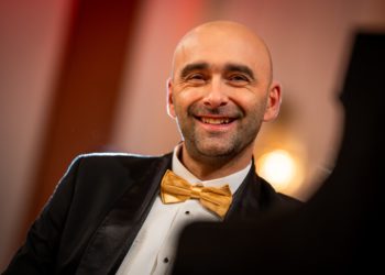 Wojciech Waleczek ist bereits in 45 Ländern aufgetreten. Eine seiner Tourneen führt ihn nun in die 3-Länder-Stadt.