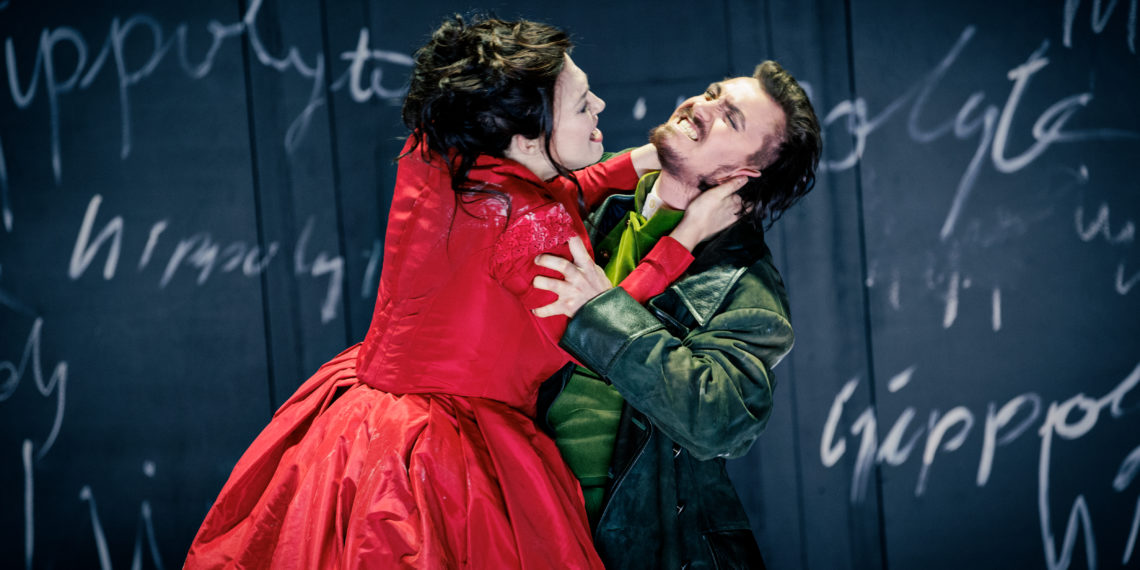 Staatstheater Karlsruhe mit Opernproduktion Phèdre unter den Finalist:innen der International Opera Awards 2025