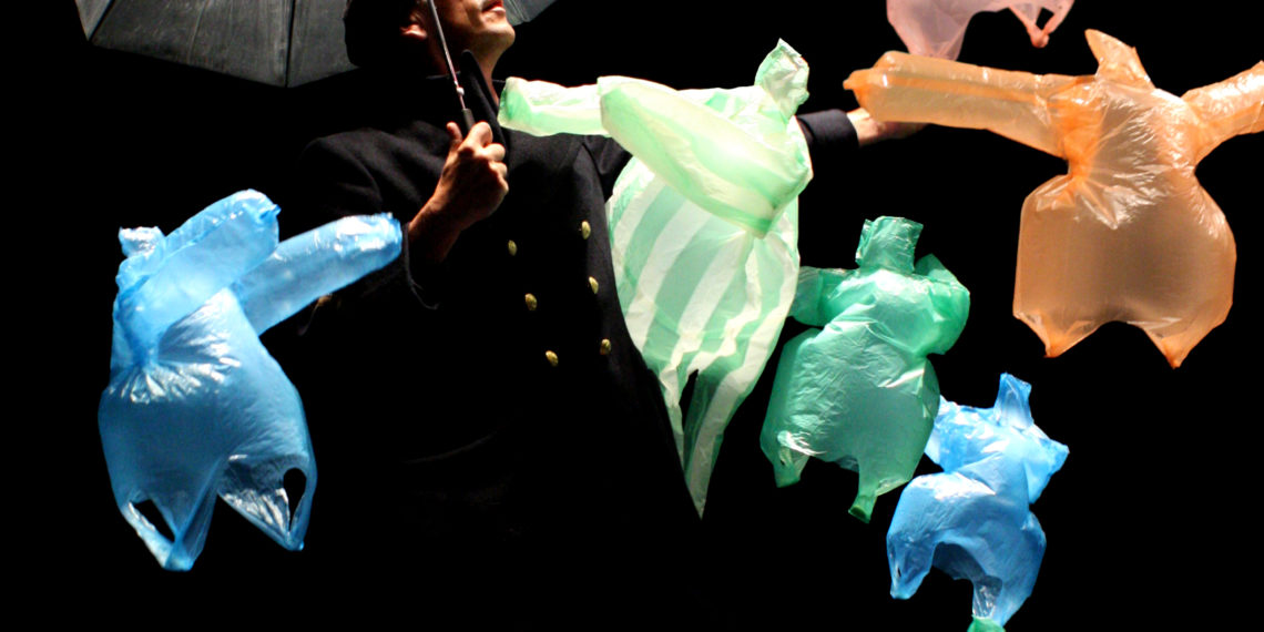 La Compagnie Non Nova – Phia Ménard (FR) – L’après-midi d’un foehn Version 1