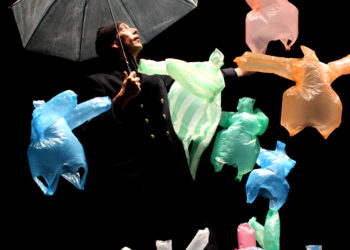 La Compagnie Non Nova – Phia Ménard (FR) – L’après-midi d’un foehn Version 1