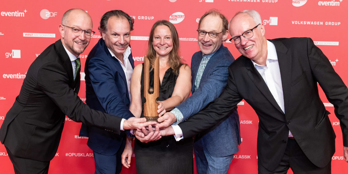 Badisches Staatstheater nimmt OPUS KLASSIK entgegen für „Flow – Tage der Nachhaltigkeit“
