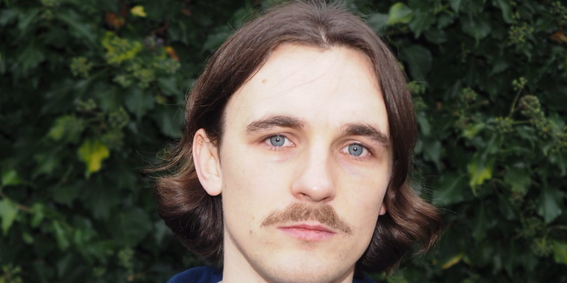 Kleist-Förderpreis 2026 für Kaleb Erdmann und sein Stück „Debritz“ – Uraufführung am Badischen Staatstheater am 25.6.2026