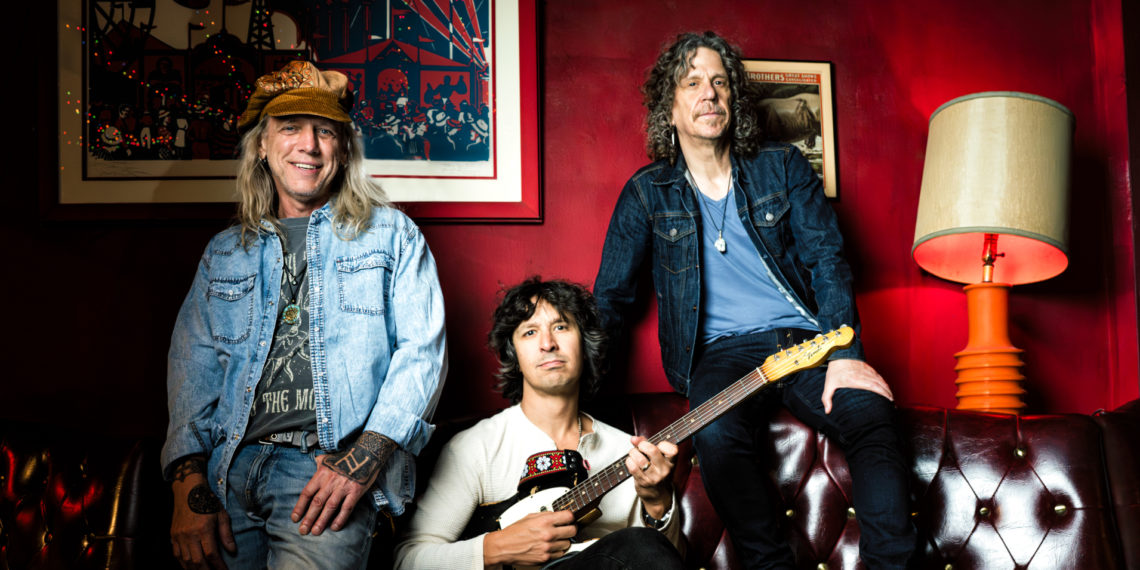 Michael Hansen, Davy Knowles und Tod Bowers (v. l.) spielen am 7. März im Gewölbekeller des Alten Rathaus in Weil am Rhein.