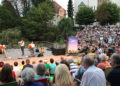 Kultursommer im Rosengarten: An jedem Samstagabend zwischen 1. August und 5. September gibt es Live-Musik mit Blick auf den Altrhein.