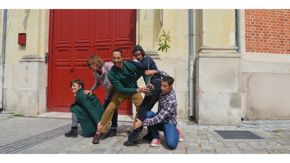 Les Familiarités